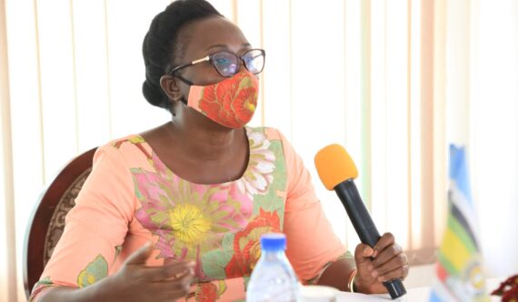 Mrs.-Edith-Tusuubira-the-UMRA-ED-adressing-stakeholders-in-Mbarara-on-the-SACCOs-licensing-process.-scaled